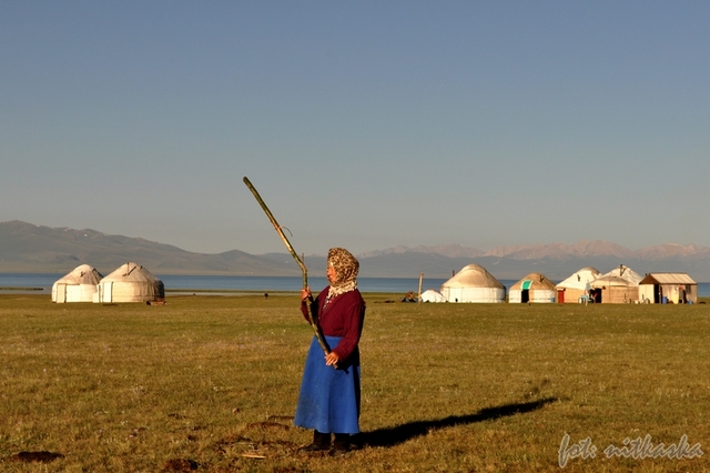 Nad jeziorem Songköl