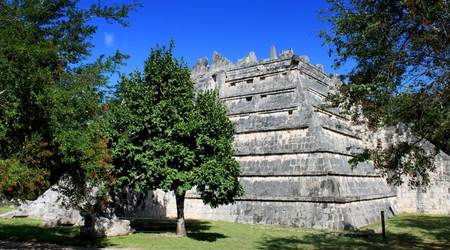 Zabudowania kompleksu Cichen Itzy. – Cancún, Meksyk