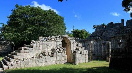 Zabudowania kompleksu Cichen Itzy. – Cancún, Meksyk
