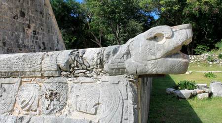 Zabudowania kompleksu Cichen Itzy. – Cancún, Meksyk