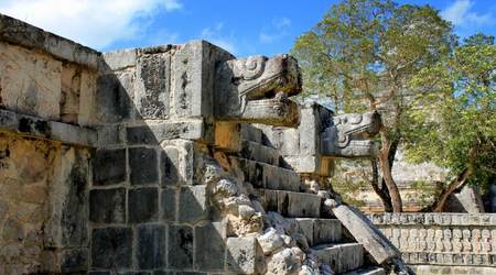 Zabudowania kompleksu Cichen Itzy. – Cancún, Meksyk