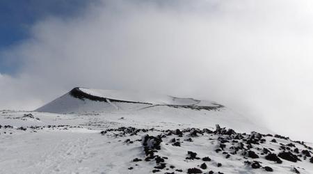 Niższy, turystyczny krater – Etna, Włochy