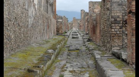 25734037 - Pompeje Pochmurne przedpołudnie w Pompejach – Włochy
