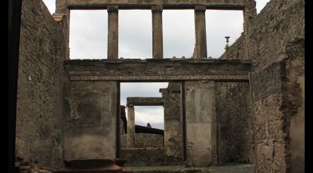 25734043 - Pompeje Pochmurne przedpołudnie w Pompejach – Włochy
