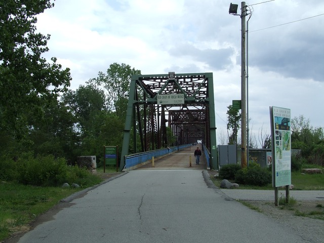 Old chain of rocks bridge 3