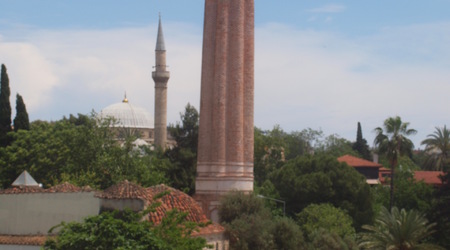 Żłobkowany Minaret z XIIiw – Antalya, Turcja