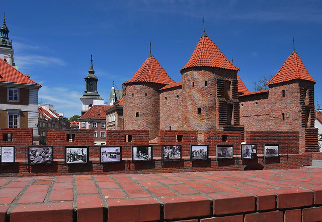 Warszawski Barbakan.