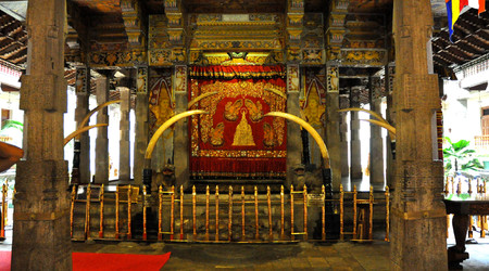 Kandy, Sri Dalada (Świątynia Zęba) – Anuradhapura, Sri Lanka