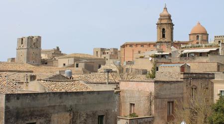 25750901 - Erice Erice Sycylia w kwietniu 2016 – Włochy