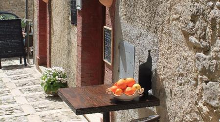 25750903 - Erice Erice Sycylia w kwietniu 2016 – Włochy