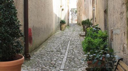 25750913 - Erice Erice Sycylia w kwietniu 2016 – Włochy