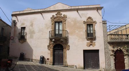 25750916 - Erice Erice Sycylia w kwietniu 2016 – Włochy