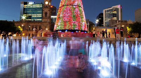 Choinka na Victoria Square w Adelaide – Australia
