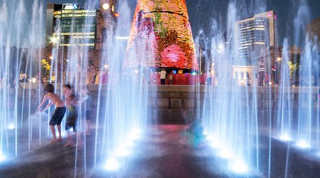 Choinka na Victoria Square w Adelaide – Australia