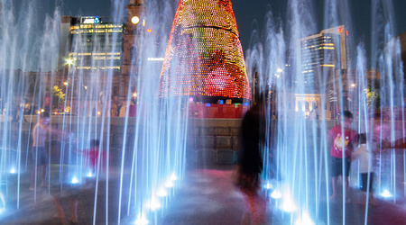 Choinka na Victoria Square w Adelaide – Australia