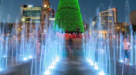 Choinka na Victoria Square w Adelaide – Australia