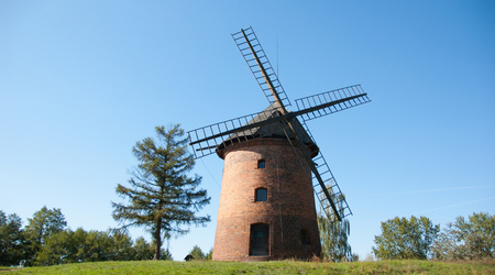 wiatrak – Lednogóra, Polska